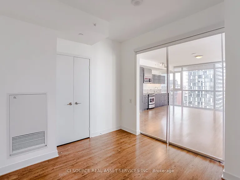 290 Adelaide St W #1504 — Photo 14