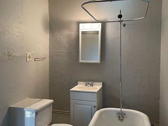2nd image of 3523 W 58th St #Up