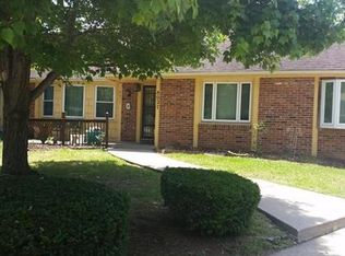8027 Brookside Cir, Kansas City, KS 66109