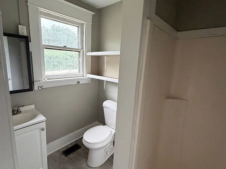 224 S 14th St — Photo 14