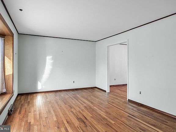 4th image of 516 Meadowyck Ln