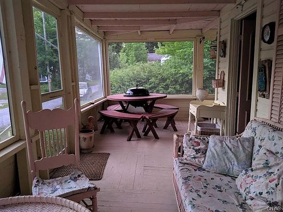 3rd image of 42726 Ontario Ave