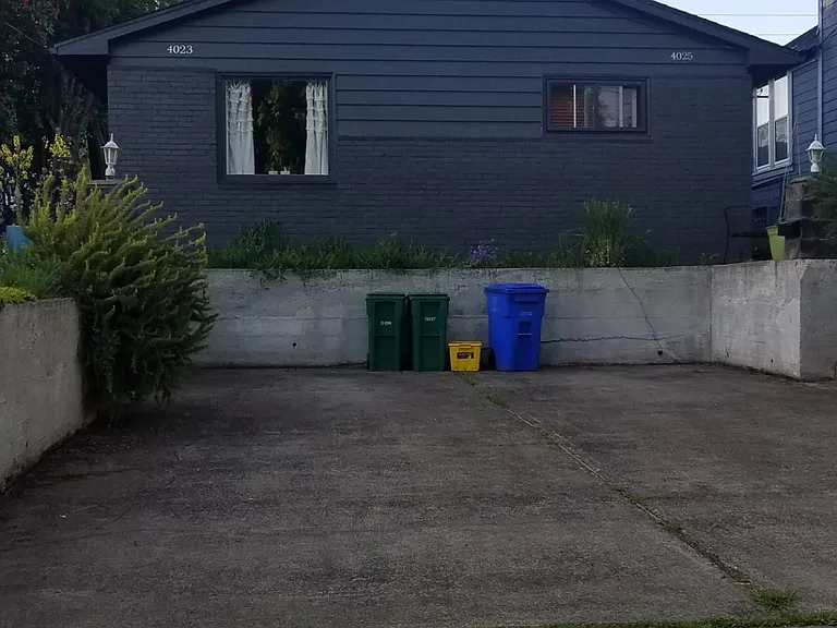 4025 SE Taylor St #FRONT — Photo 2