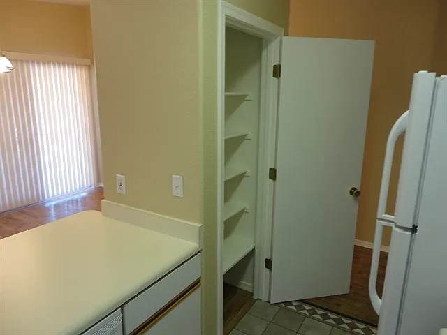 3 bed, 2.0 bath, 1350 sqft, $1,740 — Photo 3
