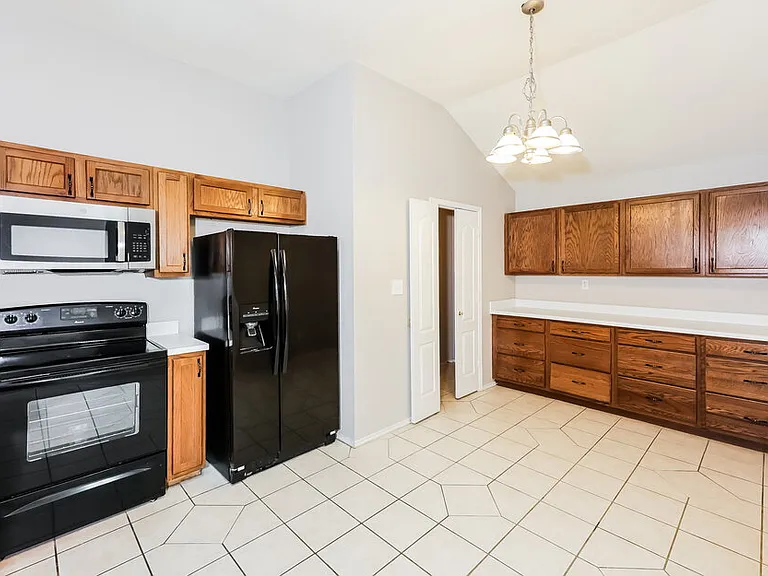 2268 Bresee Dr — Photo 7
