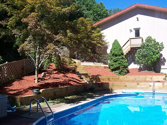 2nd image of 231 Nichols St