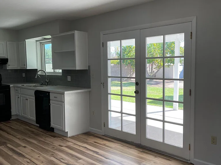 3443 E Poinsettia Dr — Photo 6