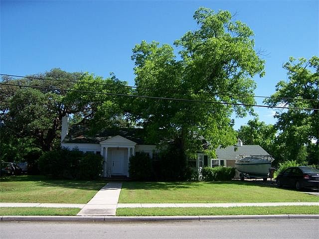 1st image of 830 W San Antonio St