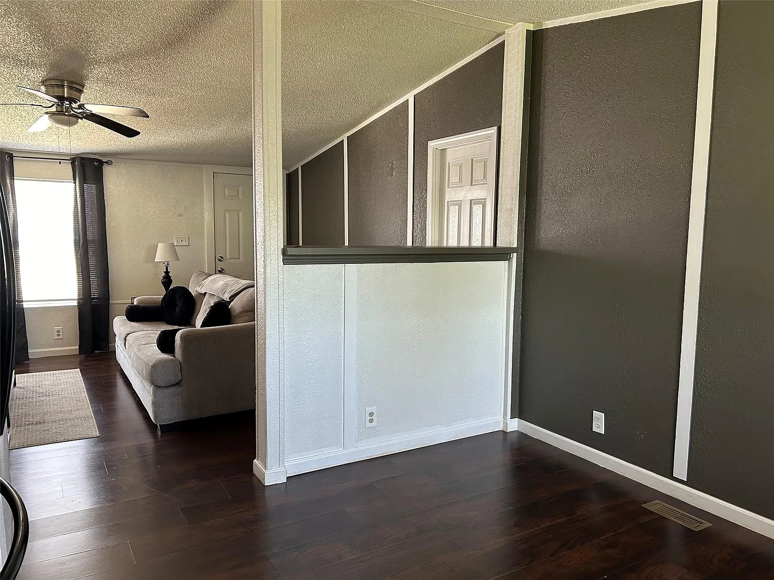 3 bed, 2.0 bath, 1120 sqft, $1,295 — Photo 3