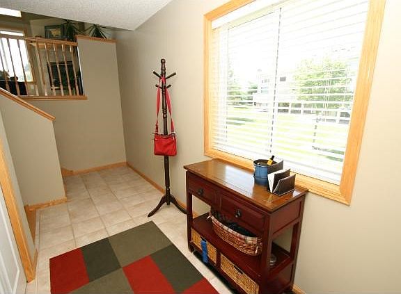 Welcome to 18832 Inca Ave! White 6 panel doors throughout and beautiful ceramic tile floors.