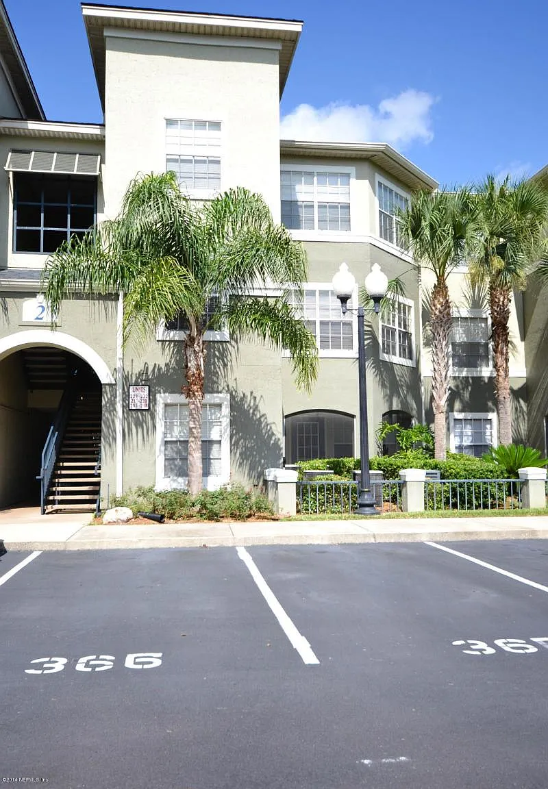 1 bed, 905 sqft, $1,300 — Photo 1