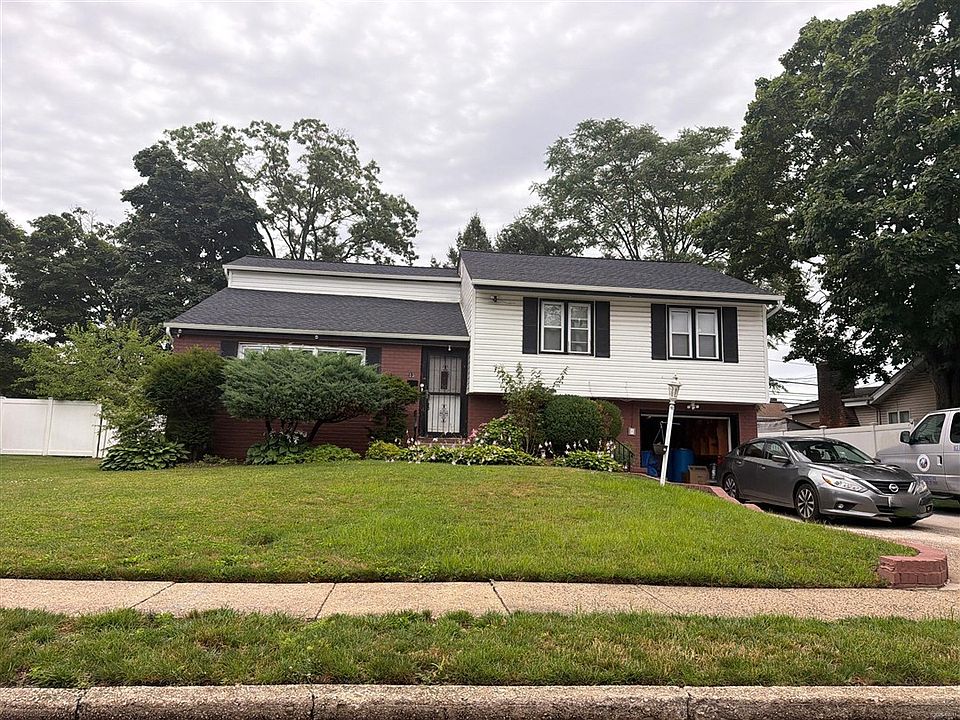 1st image of 13 Talbot Dr
