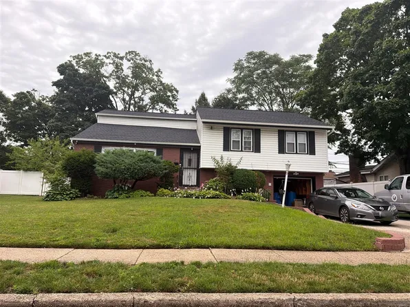 13 Talbot Dr, Westbury, NY 11590