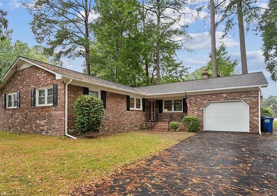 1st image of 121 Burnham Pl