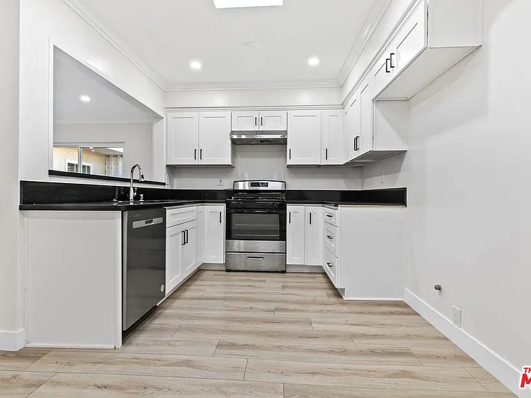 330 E Dryden St #14 — Photo 7