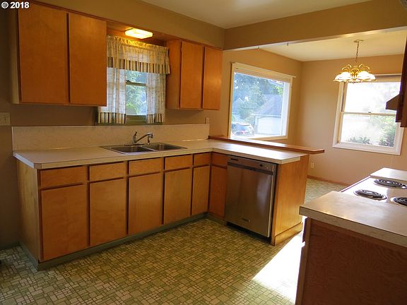 3rd image of 14630 SE Creekside Dr