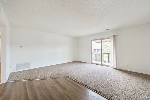 Floor plan Upper-level 3bed 2bath with washer dryer