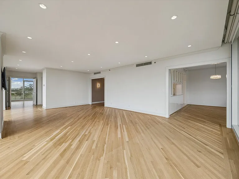 121 N Post Oak Ln #706 — Photo 6