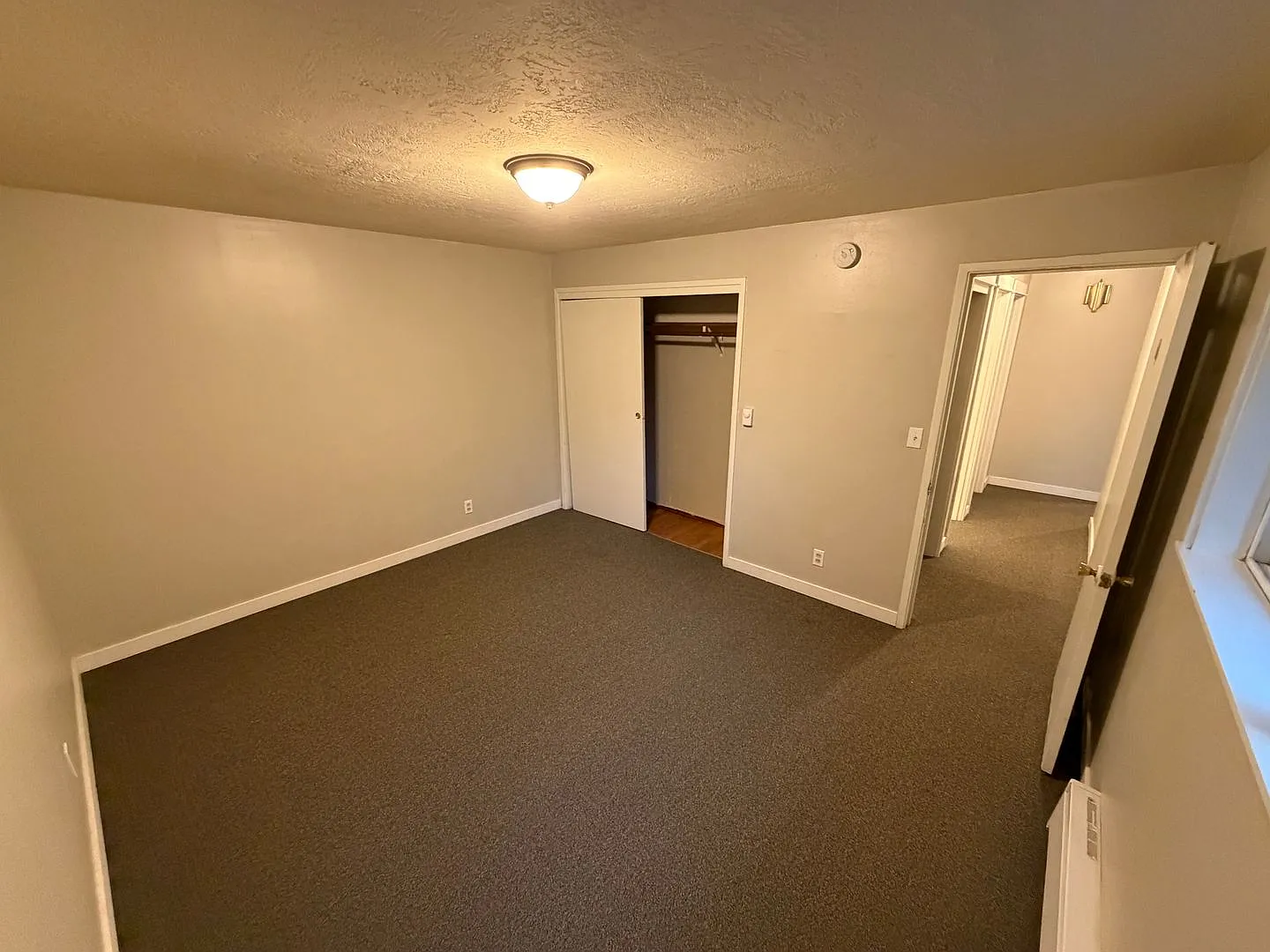 Bright & Comfortable 2-Bedroom Rental- 1 Month of rent concession — Photo 4