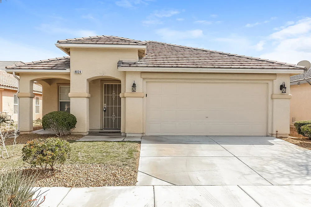 3 bed, 2.0 bath, 1564 sqft, $2,205 — Photo 1