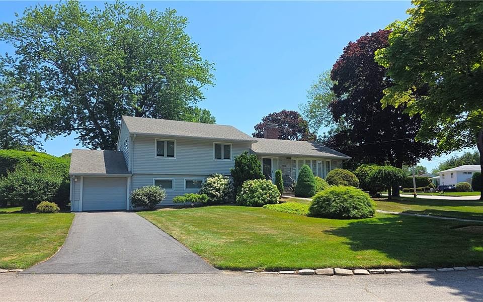 1st image of 40 Russet Way