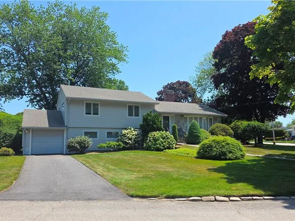 40 Russet Way, Cranston, RI 02920