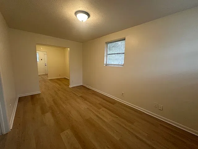 3 bed, 1.0 bath, 864 sqft, $1,250 — Photo 3