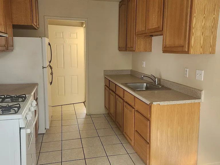 2125 10th Ave #10 — Photo 8