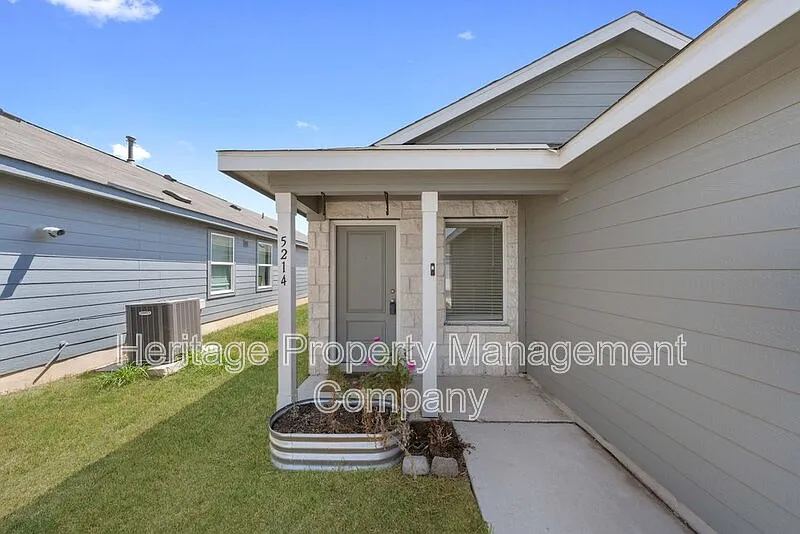 3 bed, 2.0 bath, 1266 sqft, $1,600 — Photo 3