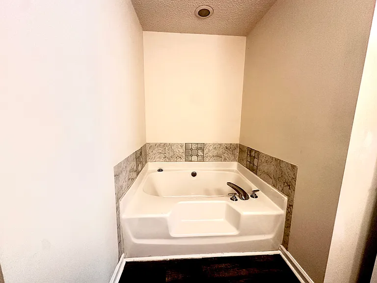 4105 Wooddale Ln — Photo 13