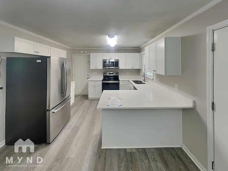 907 Briar Ct — Photo 7