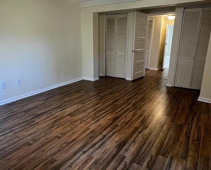 215 S Skinner Ave — Photo 15