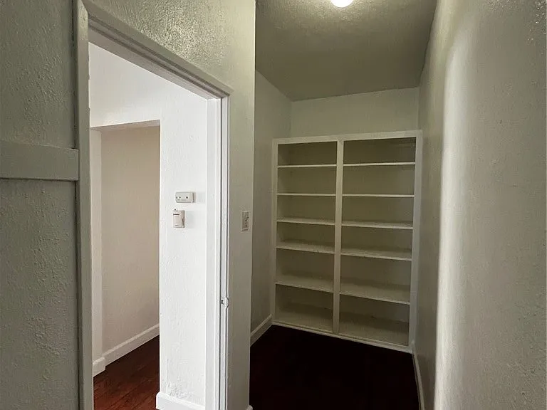 1487 Henderson Ave — Photo 5