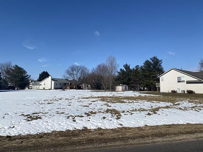 2nd image of 124 Lamplighter Loop SE