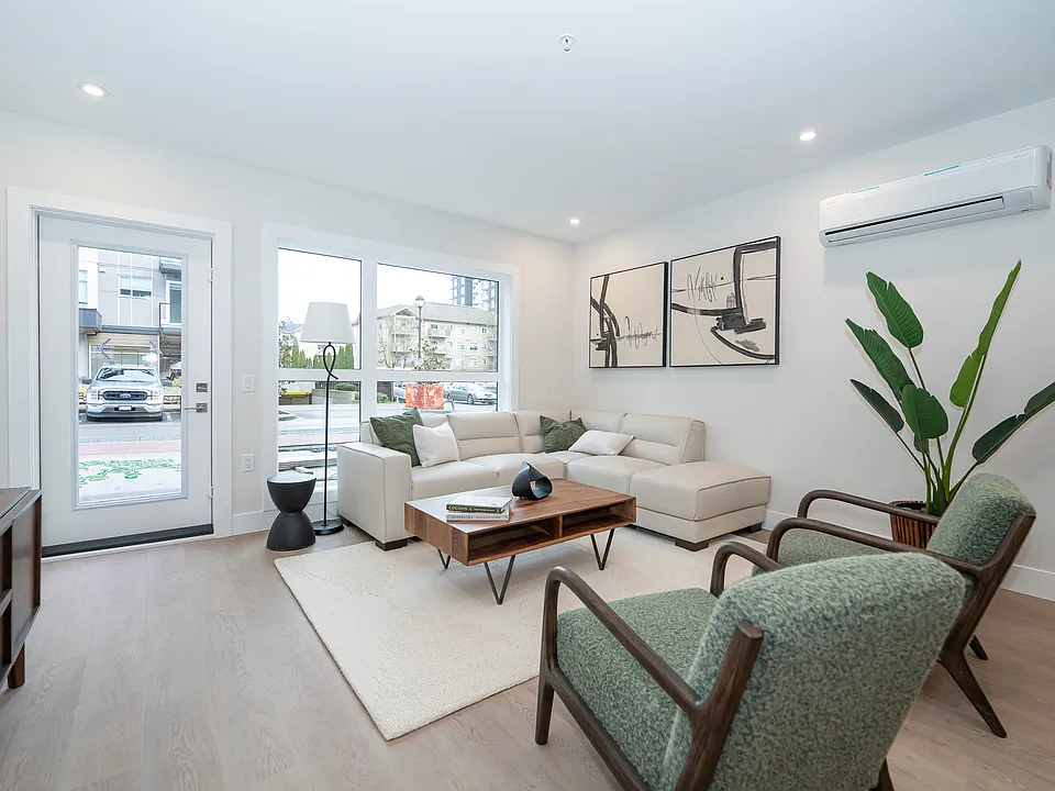833 Hockley Ave