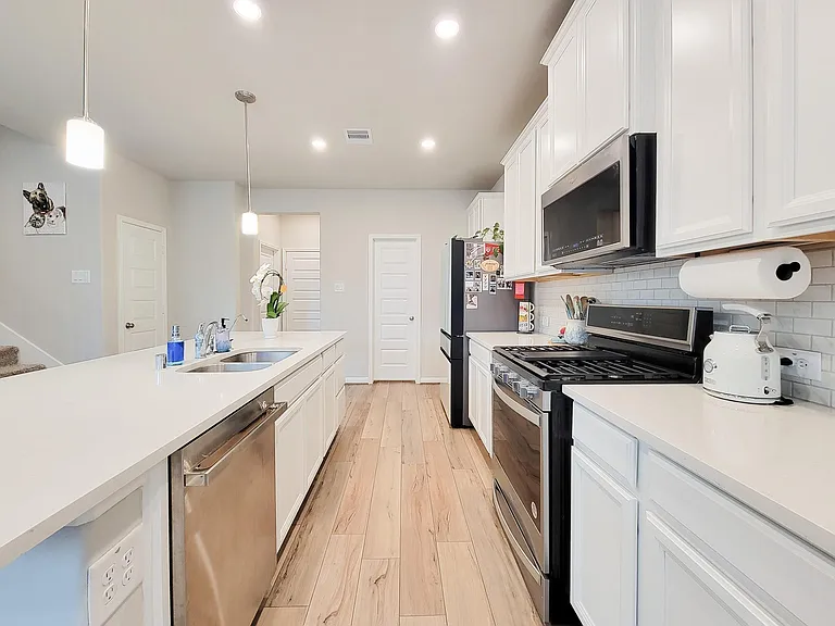 1510 Lakeline Oak Dr — Photo 13
