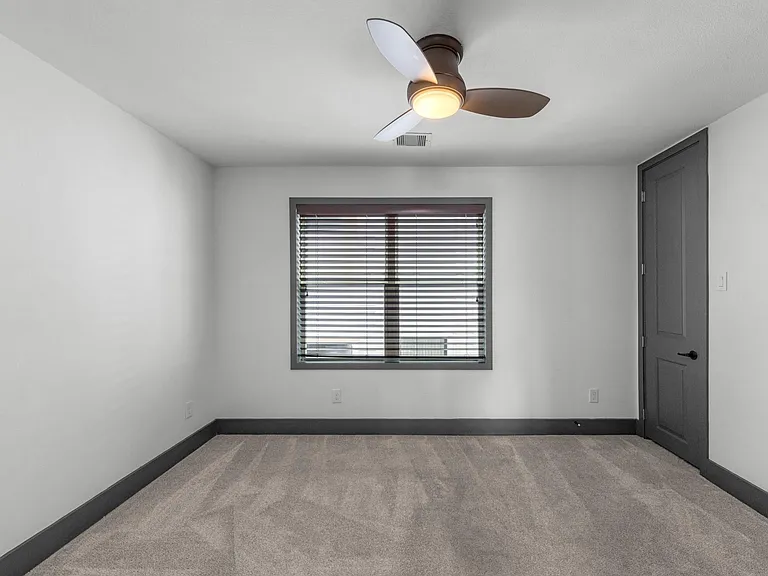 5802 Kansas St — Photo 29