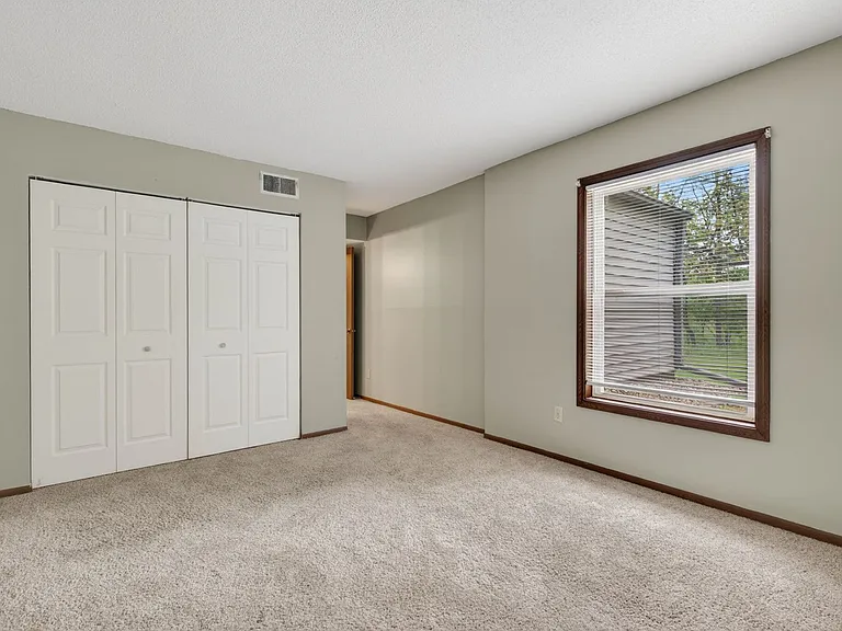 Woodhue Apartments — Photo 26