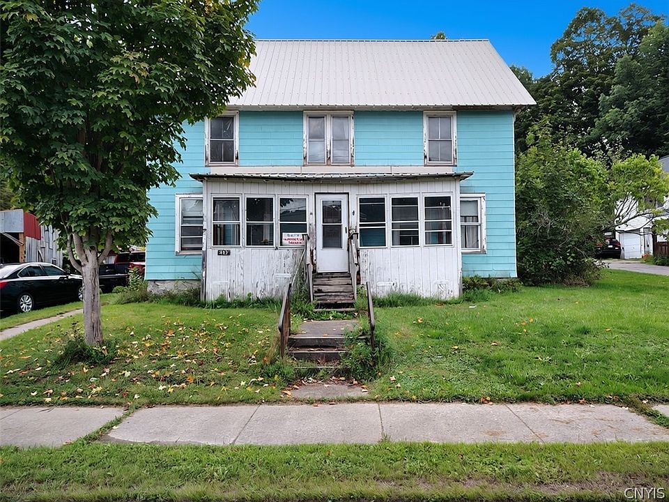 1st image of 483 Main St