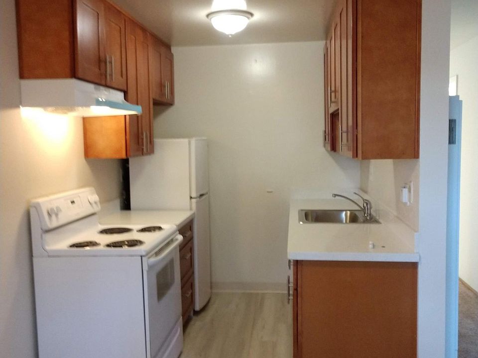 1st image of 45 Oak Ave #106