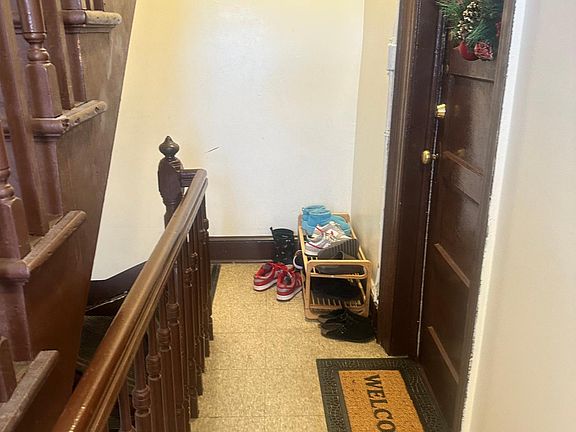 5th image of 984 McLean Ave APT 3