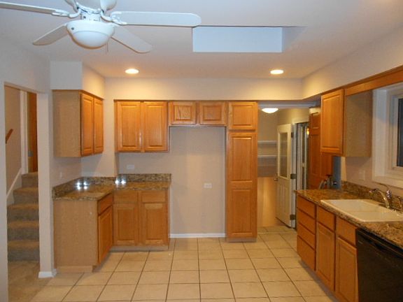 4th image of 572 N Emroy Ave