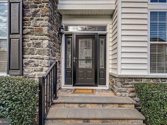 3rd image of 9 Brown Ln