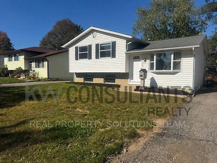 3 bed, 2.0 bath, 1444 sqft, $1,895 — Photo 2