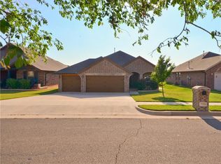7709 Meadow Lake Dr, Yukon, OK 73099
