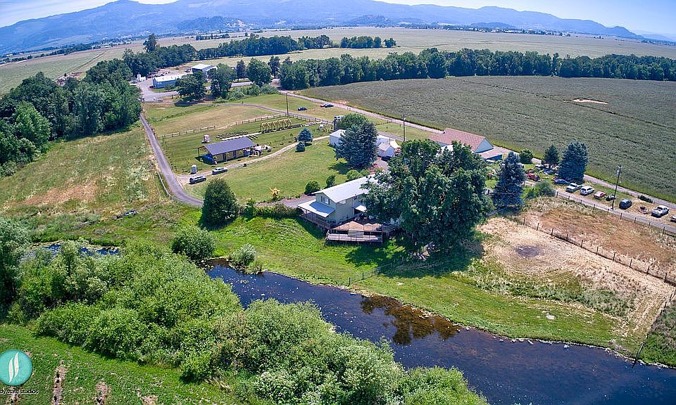2nd image of 20990 Coburg Rd