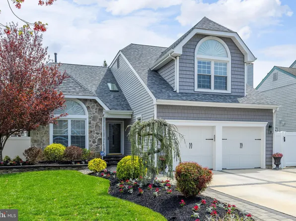 4 Hartzel Ct, Mount Laurel, NJ 08054