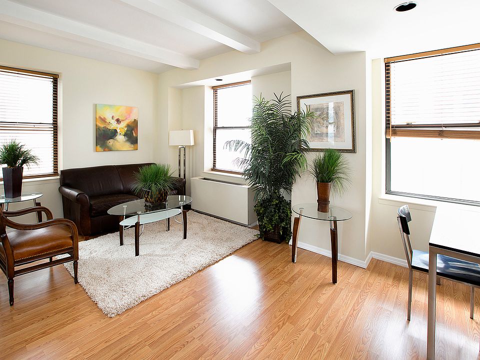 1st image of 150 W 51st St APT 818