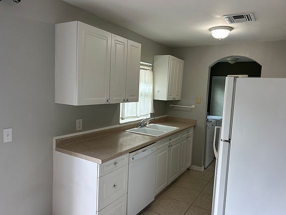 3rd image of 134 Burns Ave