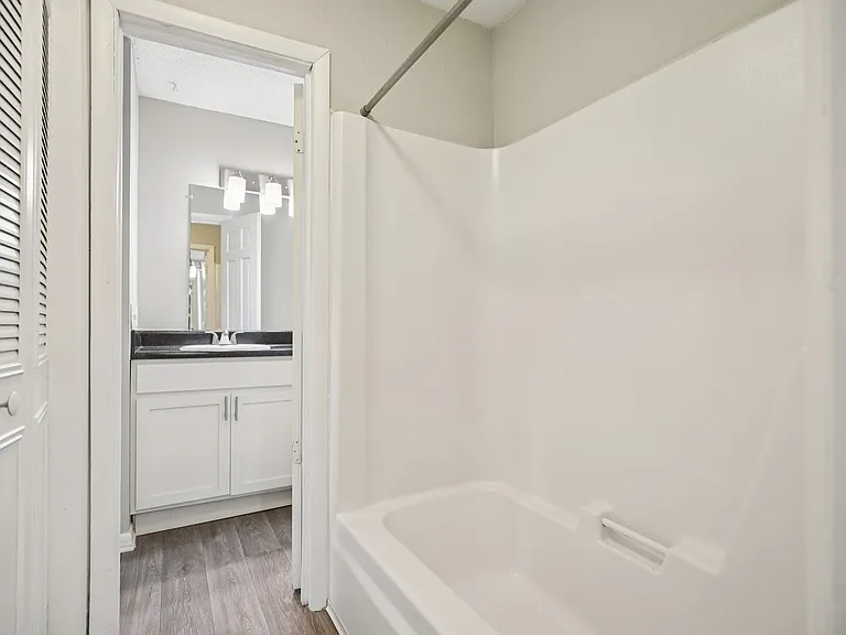 Willow Apartments — Photo 45